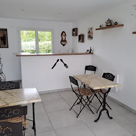 Oda ve Kahvaltı Les Grandes Masures 3*