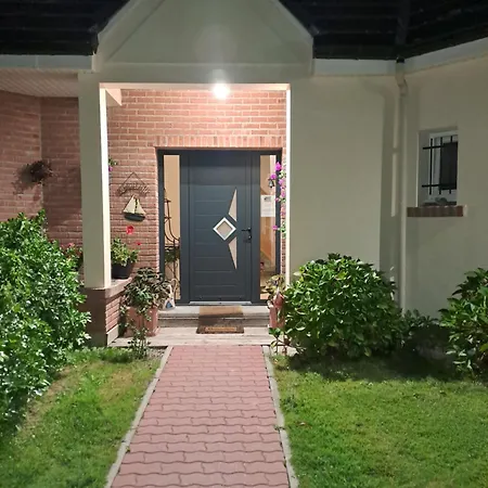 Les Grandes Masures Oda ve Kahvaltı 3*