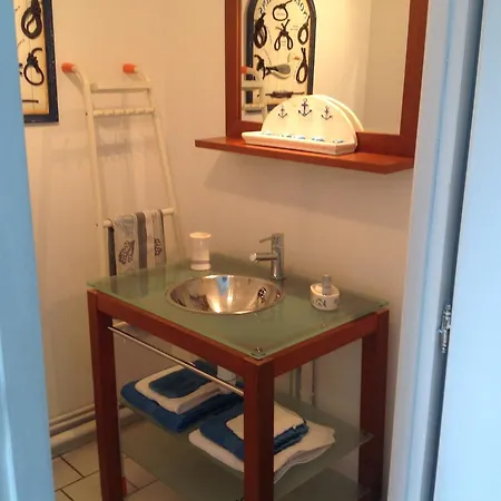 Oda ve Kahvaltı Les Grandes Masures 3*